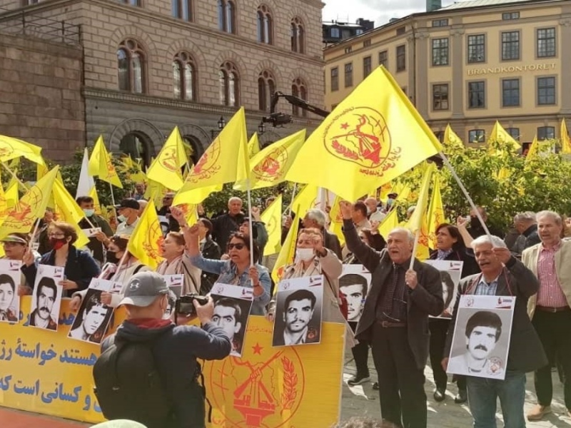 Manifestation d’Iraniens à Stockholm pour le 33e anniversaire du massacre des prisonniers politiques de 1988 en Iran